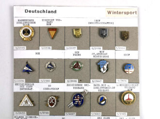 Deutschland nach 1945, Sammlung 25 Stück Abzeichen zum Thema "Wintersport " jeweils komplett mit Nadel bzw. Nadelsystem