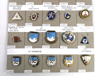 Deutschland nach 1945, Sammlung 25 Stück Abzeichen zum Thema "Wintersport " jeweils komplett mit Nadel bzw. Nadelsystem