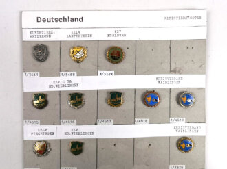 Deutschland nach 1945, Sammlung 13 Stück Abzeichen zum Thema "Kleintierzüchter " jeweils komplett mit Nadel bzw. Nadelsystem
