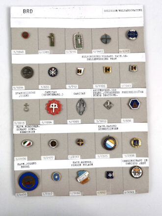 Deutschland nach 1945, Sammlung  25 Stück Abzeichen zum Thema "Religion / Weltanschauung " jeweils komplett mit Nadel bzw. Nadelsystem