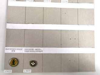 Deutschland nach 1945, Sammlung  11 Stück Abzeichen zum Thema "Senioren und Gemütlichkeit " jeweils komplett mit Nadel bzw. Nadelsystem
