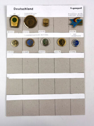 Deutschland nach 1945, Sammlung 9 Stück Abzeichen zum Thema "Bogensport " jeweils komplett mit Nadel bzw. Nadelsystem