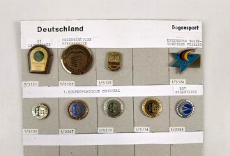 Deutschland nach 1945, Sammlung 9 Stück Abzeichen zum Thema "Bogensport " jeweils komplett mit Nadel bzw. Nadelsystem