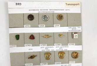 Deutschland nach 1945, Sammlung 18 Stück Abzeichen...