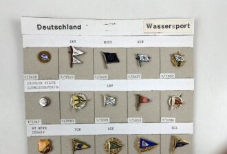 Deutschland nach 1945, Sammlung 30 Stück Abzeichen zum Thema "Wassersport " jeweils komplett mit Nadel bzw. Nadelsystem