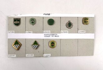 Deutschland nach 1945, Sammlung 8 Stück Abzeichen zum Thema "Forst " jeweils komplett mit Nadel bzw. Nadelsystem
