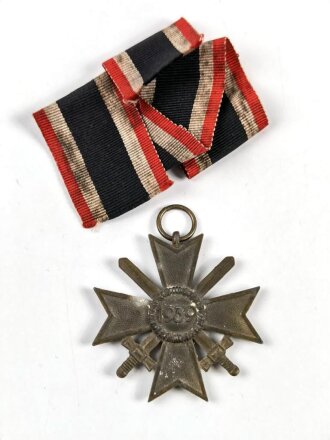 Kriegsverdienstkreuz 2. Klasse 1939 mit Schwertern, Zink  mit Bandabschnitt
