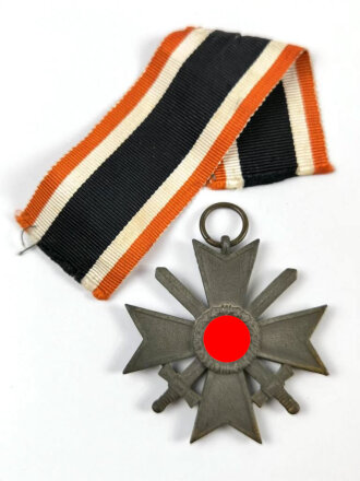 Kriegsverdienstkreuz 2. Klasse 1939 mit Schwertern mit Bandabschnitt in der ersten Farbgebung ( Orange )