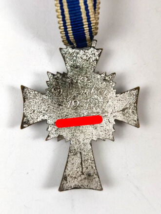 Ehrenkreuz der Deutschen Mutter ( Mutterkreuz ) in Silber am Band mit Verleihungstüte, Hersteller Deschler & Sohn, München im hervorragenden Zustand