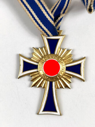 Ehrenkreuz der Deutschen Mutter ( Mutterkreuz ) in Gold am Band