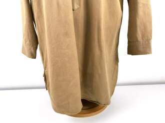 Waffen SS, Tropenhemd für Mannschaften. Stark getragenes Stück, der Armadler original, aber neuzeitlich vernäht
