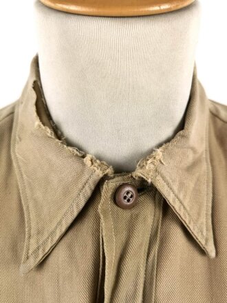 Waffen SS, Tropenhemd für Mannschaften. Stark getragenes Stück, der Armadler original, aber neuzeitlich vernäht