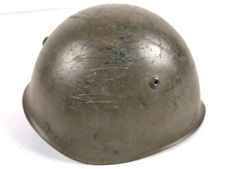 Italien 2. Weltkrieg, Stahlhelm M33 , Originallack und Kinnriemen. Stärker getragenes Stück