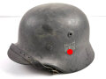 Heer, Stahlhelm Modell 1940. In allen Teilen originales und zusammengehöriges Stück Q64, das Hakenkreuz zu etwa 70% erhalten.