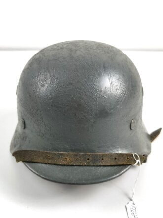 Heer, Stahlhelm Modell 1940. In allen Teilen originales und zusammengehöriges Stück Q64, in der Zeit dick graugrün überstrichen