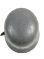 Heer, Stahlhelm Modell 1940. In allen Teilen originales und zusammengehöriges Stück Q64, in der Zeit dick graugrün überstrichen