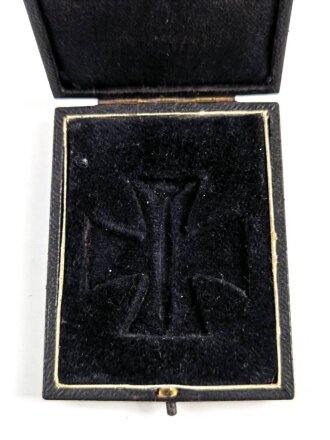Etui für ein Eisernes Kreuz 1,Klasse 1914. Das Etui alt, die Inlays vermutlich neuzeitlich. Einzelstück aus Sammlungsauflösung
