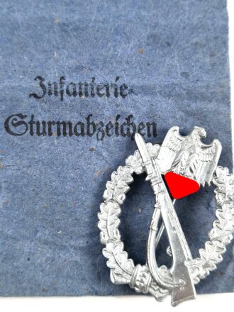 Infanteriesturmabzeichen in silber, Hersteller Fritz Zimmermann Stuttgart. Ungetragenes Stück im Bestzustand, mit zugehöriger Verleihungstüte
