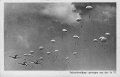 Ansichtskarte "Fallschirmjäger springen aus der Ju 52"