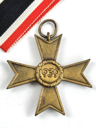 Kriegsverdienstkreuz 2. Klasse 1939 ohne Schwerter mit Bandabschnitt, Buntmetall