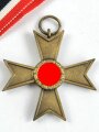 Kriegsverdienstkreuz 2. Klasse 1939 ohne Schwerter mit Bandabschnitt, Buntmetall