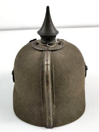 1.Weltkrieg Preussen, Pickelhaube für Mannschaften aus Filz, in gutem Gesamtzustand. Doppellöcher, Kinnriemen original ?