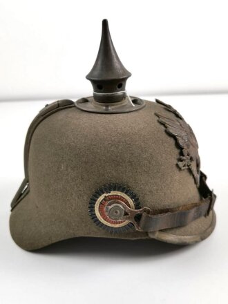 1.Weltkrieg Preussen, Pickelhaube für Mannschaften aus Filz, in gutem Gesamtzustand. Doppellöcher, Kinnriemen original ?