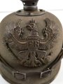 1.Weltkrieg Preussen, Pickelhaube für Mannschaften aus Filz, in gutem Gesamtzustand. Doppellöcher, Kinnriemen original ?