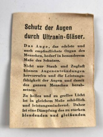 Allgemeine Schutzbrille Wehrmacht in Kunstlederhülle, ungetragenes Stück mit dunklen Ultrasin Gläsern, Beizettel von 1942 innliegend