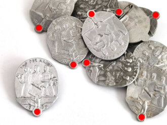 Leichtmetallabzeichen " Tag der Arbeit 1935" Sie erhalten ein Stück in gutem Zustand