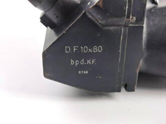 Flakfernrohr D.F. 10 x 80 der Wehrmacht. Blauer Originallack, klare Durchsicht mit leichten Verunreinigungen rechts. Hersteller bpd,  guter Gesamtzustand