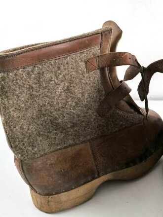 Paar Überschuhe für die Winterfront, wurden über den normalen Stiefeln z.B. auf Wache getragen.Ungetragenes Paar