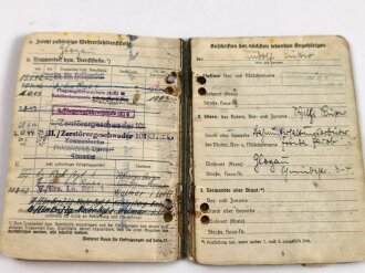 Luftwaffe, Soldbuch eines Angehörigen fliegendes Personal, u.a Zerstörergeschwader 101. eingetragen Flugzeugführerabzeichen und Verwundetenabzeichen schwarz.. Gelocht, geklebt, die Hakenkreuze übermalt