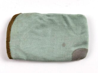 Tasche für ein Paar Ersatzgläser für die Kradmelderbrille der Wehrmacht, gehört in der Hülle vorne in den Aufbewahrungskasten.. Guter Zustand