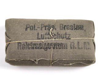 Verbandpäckchen datiert 1937, gestempelt " Pol. Präs. Breslau Luftschutz Reichseigentum R.L.M."