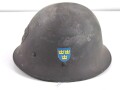 Schweden, Stahlhelm M21/26. Von der schwedischen Armee überlackiertes Stück in gutem Gesamtzustand