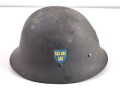 Schweden, Stahlhelm M21/26. Von der schwedischen Armee überlackiertes Stück in gutem Gesamtzustand