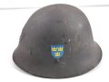 Schweden, Stahlhelm M21/26. Von der schwedischen Armee überlackiertes Stück in gutem Gesamtzustand