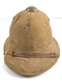 Italien, Tropenhelm Modell 1940. Ungetragenes Stück mit Lagerschaden, ungereinigt. Kopfgrösse 56