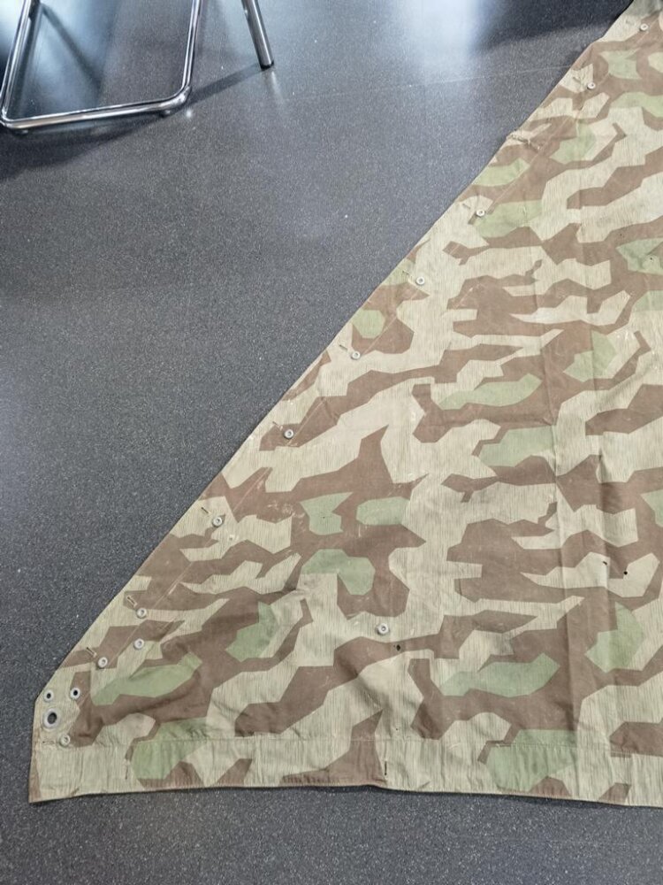 Zeltbahn 31 der Wehrmacht, getragenes Stück datiert 1941, ungeereinig