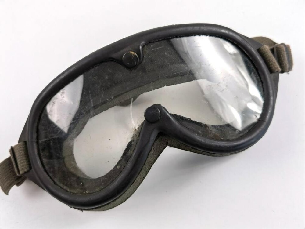 U.S. 1974 dated " Goggles sun wind and dust" gebraucht, gut, 35,00