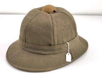 Tropenhelm Wehrmacht, Ausführung in oliv. Innenfutter, Kinnriemen und Adlerschild fehlen, sonst guter Zustand