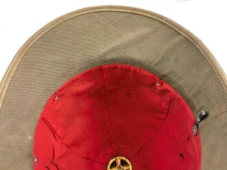 Tropenhelm Wehrmacht, Ausführung in oliv. Innenfutter, Kinnriemen und Adlerschild fehlen, sonst guter Zustand