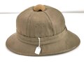 Tropenhelm Wehrmacht, Ausführung in oliv. Innenfutter, Kinnriemen und Adlerschild fehlen, sonst guter Zustand