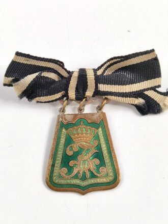 Preussen, tragbares Zivilabzeichen eines Angehörigen in einem Husaren Regiment, Messing, grün emailliert
