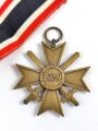 Kriegsverdienstkreuz 2. Klasse 1939 mit Schwertern mit langem Bnd, Hersteller " 110 " im Bandring für " Otto Zappe, Gablonz ", Buntmetall