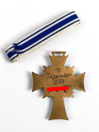 Ehrenkreuz der Deutschen Mutter ( Mutterkreuz ) in Bronze mit ungetragenen Band, Sehr guter Zustand