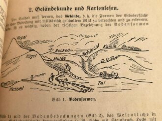 "Der Dienstunterricht im Heere, Ausgabe für den Schützen der Schützenkompanie" Jahrgang 1940, 332 Seiten, mehrere Seiten geklebt, stark gebraucht