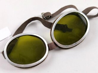 Schutzbrille Wehrmacht mit getönten Gläsern als Blendschutz. Guter Zustand