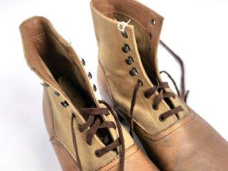 Paar Halbschuhe in Tropenausführung für die Wehrmacht. Neuzeitliche REPRODUKTION. Einzelpaar aus Sammlungsauflösung. Sohlenlänge 29cm